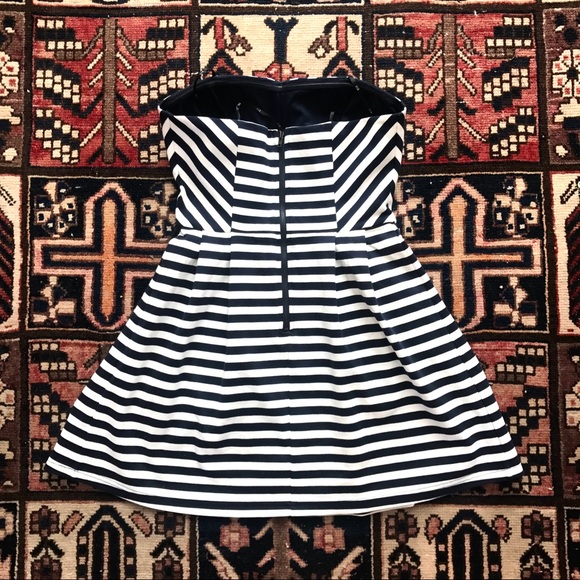 Strapless dress - Picture 3 of 6